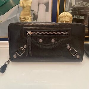 Authentic Balenciaga Lambskin Wallet Classic black.❤️🖤❤️